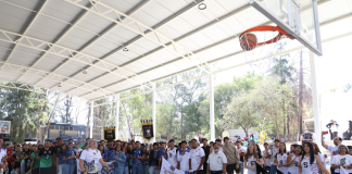 Regresa Yarabí Ávila a la preparatoria “Isaac Arriaga” y cumple con construcción de domo