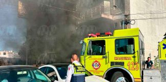 #VIDEOS #FOTOS | Se registra incendio en estacionamiento de 7 Days en Altozano