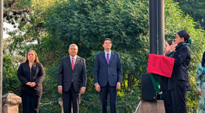 Con izamiento de bandera inician los festejos por el 484 aniversario de la fundación de Morelia