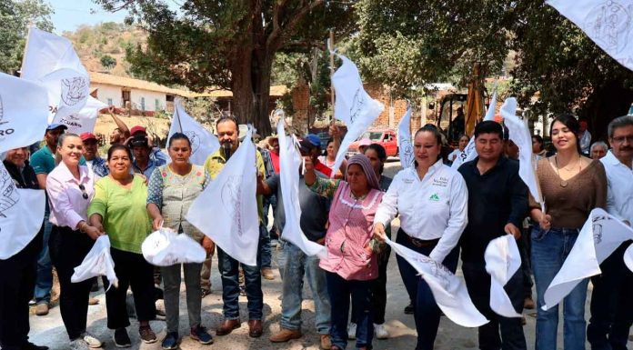 Julio Arreola da inicio a obra de agua potable en la Ex Hacienda de Charahuén