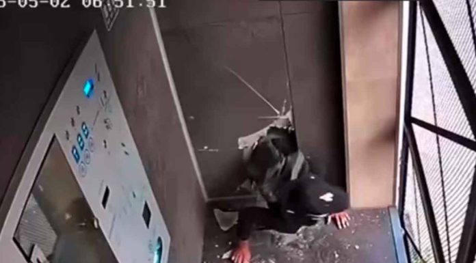 #VIDEO | Ladrones rompen pared de purificadora de agua en #Morelia para robar