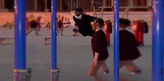 #VIDEO || ¡Colgando el insomnio! La terapia más insólita llega desde Shenyang, China