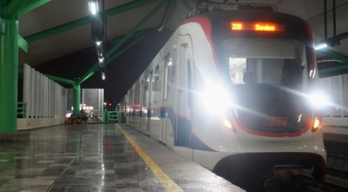 ¡Ahora en Monterrey! Joven sufre pinchazo en estación del Metro y presenta malestares