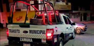 #VIDEO | Motociclista pierde la vida tras impactarse contra un poste #Michoacán