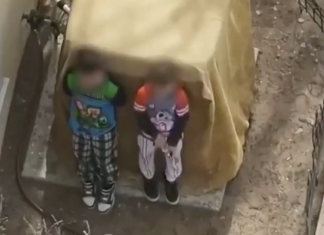 #VIDEO | Policía utiliza munición no letal para desarmar a dos niños que tenían una pistola cargada