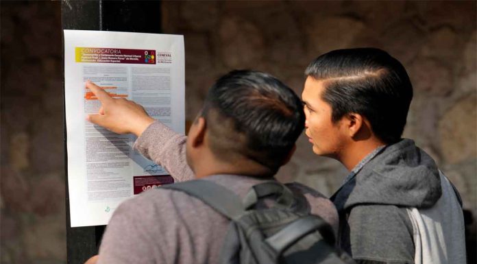 Inicia entrega de fichas para Escuelas Normales de Michoacán