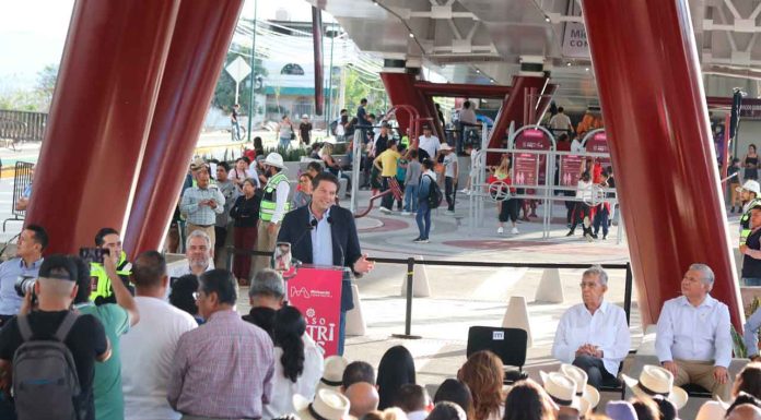 Celebra Alfonso Martínez, construcción del Paso Catrinas en Villas del Pedregal