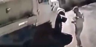 #VIDEO | #EnMéxico: ¡Con toda la calma! Rocía combustible y le prende fuego a una pipa