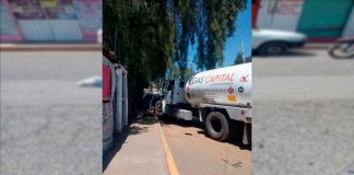 # Video || Tragedia en Los Reyes La Paz: Pipa de gas sin frenos causa caos y deja dos jóvenes gravemente heridos