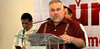 Llama Mora González a Leonel Godoy a no ofrecer candidaturas en Morena