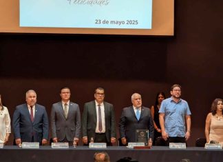 #Imágenes #VIDEO | Entrega SUEUM presea Vicente Lombardo Toledano a Alfredo Ramírez Bedolla