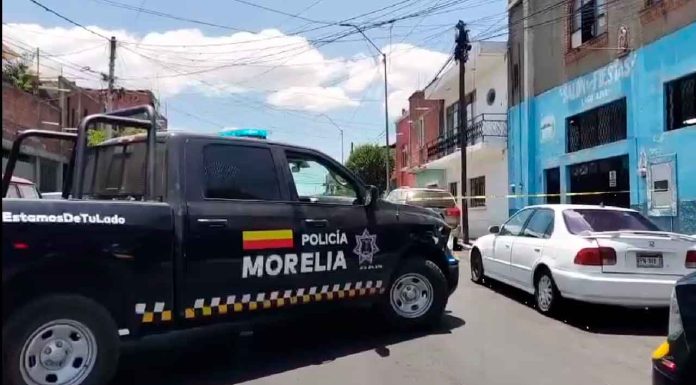 #VIDEO #AlMomento | Joven es baleado en la colonia obrera por sujetos a bordo de un auto