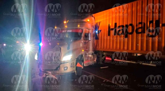 Choque entre patrulla de la GN y tráiler deja 1 muerto y 1 herido en la Siglo XXI