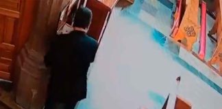 #VIDEO || Captan a hombre robando las limosnas de una iglesia en #México; autoridades buscan al responsable