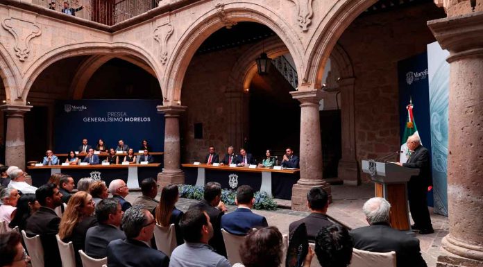 Recibe el Cardenal, Alberto Suárez Inda, la presea Generalísimo Morelos