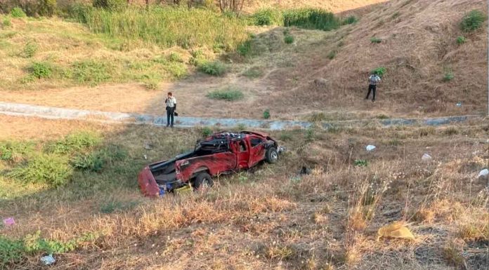 Dos volcaduras en la autopista Siglo XXI, dejan tres personas heridas