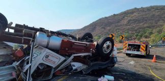 Volcadura de tráiler deja un muerto y un herido en la región de Copándaro