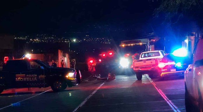 Accidente de camioneta deja 1 muerto y 1 herido colonia San Isidro Itzícuaro, Morelia