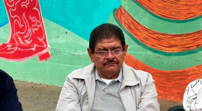 Hoy se entregará segunda notificación a ambulantes en el plantón de Poder de Base para que se retiren