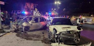 Choque entre 2 autos deja 5 jóvenes heridos en Zitácuaro