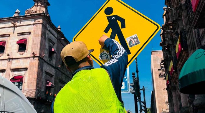 Gobierno de Morelia refuerza mantenimiento de señalética en el Centro Histórico
