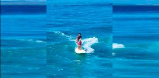#VIDEO || Una madre enseña a surfear a su pequeña hija y enternece las redes