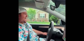 #VIDEO | Hombre le pide a Tesla que lo lleve a un “lugar donde nunca ha estado”; su respuesta se volvió viral