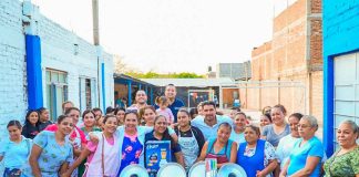 Entregan materiales en el centro de desarrollo comunitario del Infonavit para fortalecer talleres