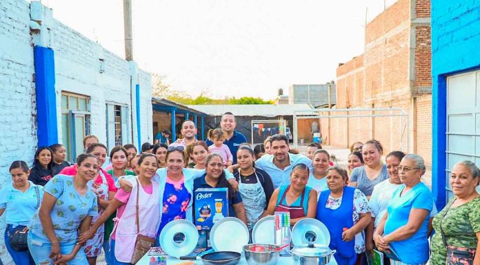 Entregan materiales en el centro de desarrollo comunitario del Infonavit para fortalecer talleres
