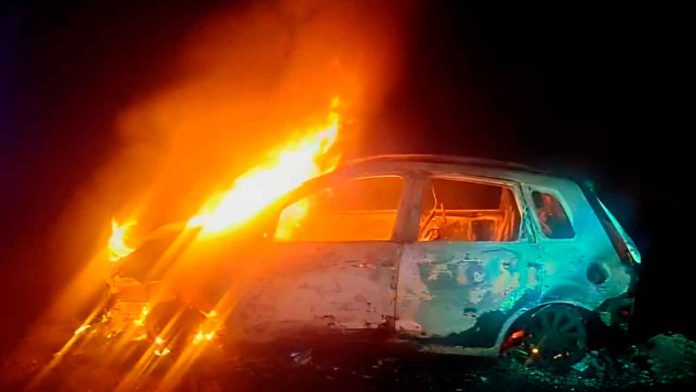 tresvehiculossonincendiadosenZinapecuaro