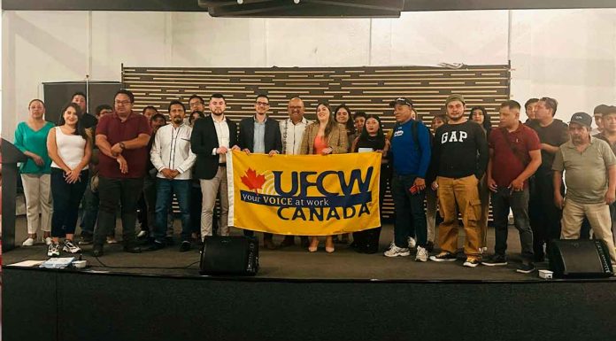 Semigrante capacita a trabajadores agrícolas para que conozcan sus derechos: