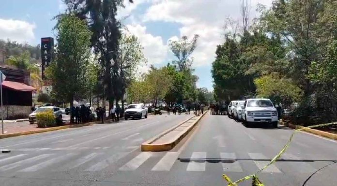 #Seguimimento #VIDEO | Agentes ministeriales de Guanajuato son baleados en la avenida Camelinas, cerca del Centro de Convenciones y Exposiciones de Morelia