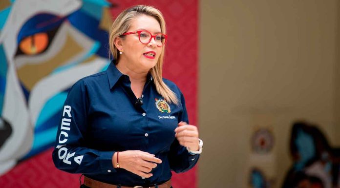 Yarabí Ávila invita a tramitar la ficha para ingresar a la UMSNH; el tiempo se agota