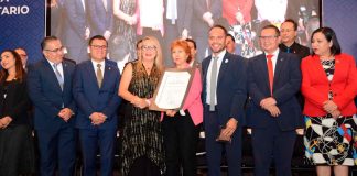 Yarabí Ávila entrega el reconocimiento “Legado Nicolaita” a docentes que han dejado huella en sus dependencias