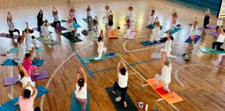 DIF Zamora promueve bienestar con mega clase de yoga en El Chamizal