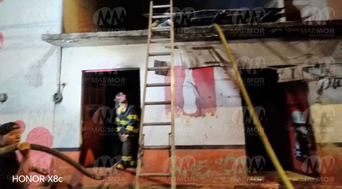 #VIDEO | Se incendia tienda de abarrotes, en Zacapu