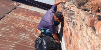 Dan mantenimiento a canaletas de mercados municipales en Zamora