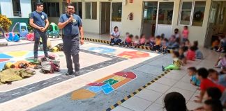 Bomberos de Zamora enseñan su labor a niños de la Guardería FENASIB