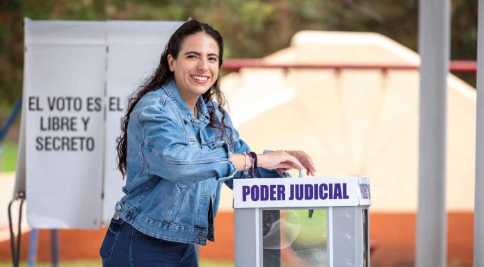 Giulianna Bugarini emite su voto: “El poder vuelve a las manos del pueblo”