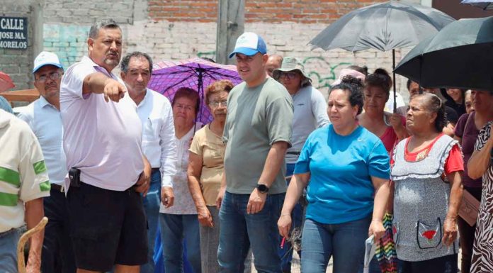Adolfo Torres atiende solicitudes en la colonia Mariel para mejorar el servicio de agua potable