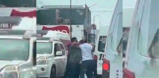 #VIDEO || Tarde de tensión en el Mercado de Abastos de #Morelia; combiero y automovilistas protagonizan riña vial