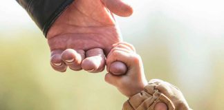 Abuela intenta vender a su nieto de 3 años por más de 220 mil pesos