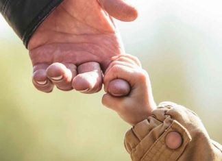 Abuela intenta vender a su nieto de 3 años por más de 220 mil pesos