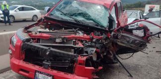 Trailero provoca accidente en la autopista Siglo XXI, huye y abandona su unidad