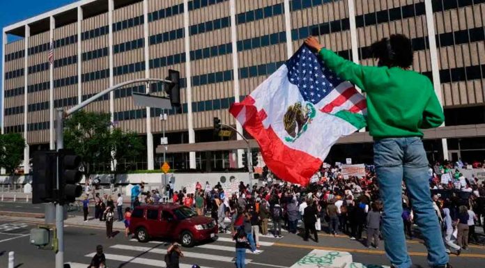 Enfrentamientos y protestas por redadas migratorias en Nueva York y California