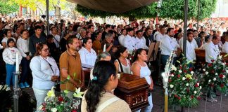 #Imágenes #Seguimiento | Entre aplausos y lágrimas, tacambarenses despiden a edil Salvador Bastida