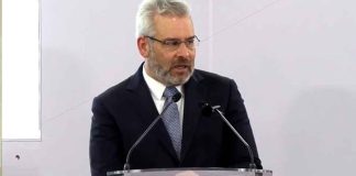 Agresión a Salvador Bastida se originó desde el propio vehículo, confirma Bedolla