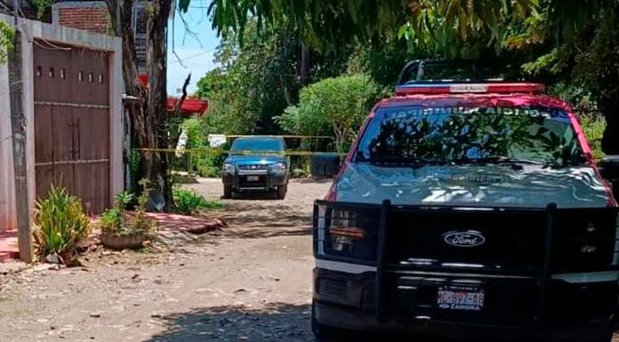 Conductor de camioneta es ejecutado a balazos, en Apatzingán