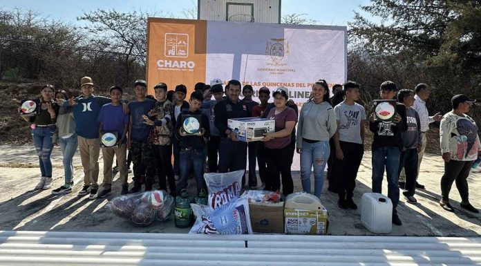 Presidente de Charo beneficia a telesecundaria de Peña Cargada con apoyo directo