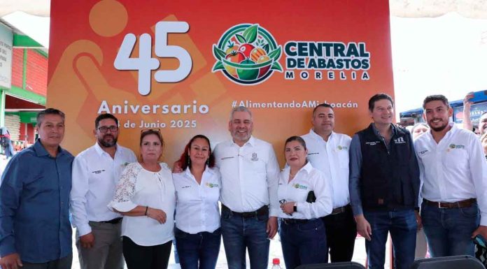 Reconoce Bedolla al Mercado de Abastos por 45 años de ser un centro económico para Morelia